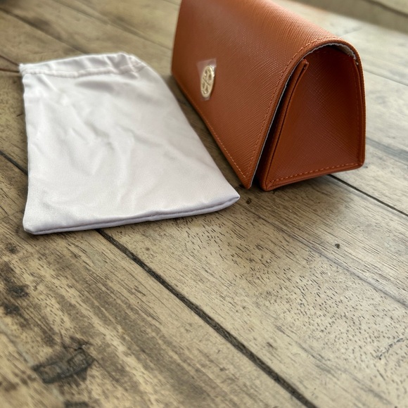 COPY - New Tory Burch Eyeglass Case with Fabric Pouch. - Picture 10 of 10